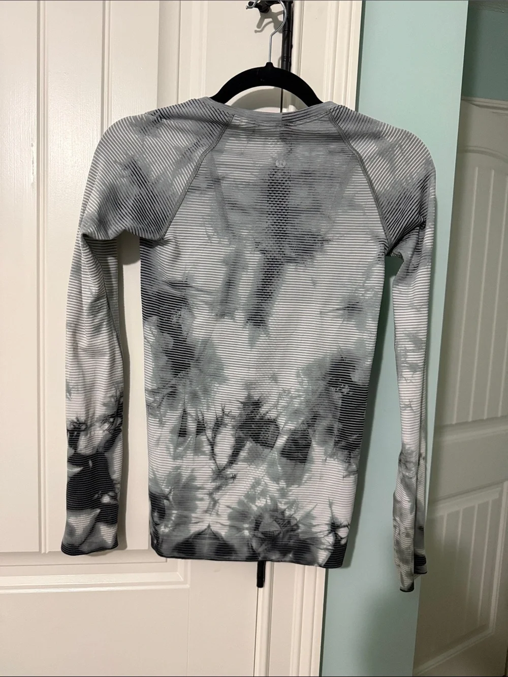 lululemon athletica Gray & Black Tie-Dye Long Sleeve Top